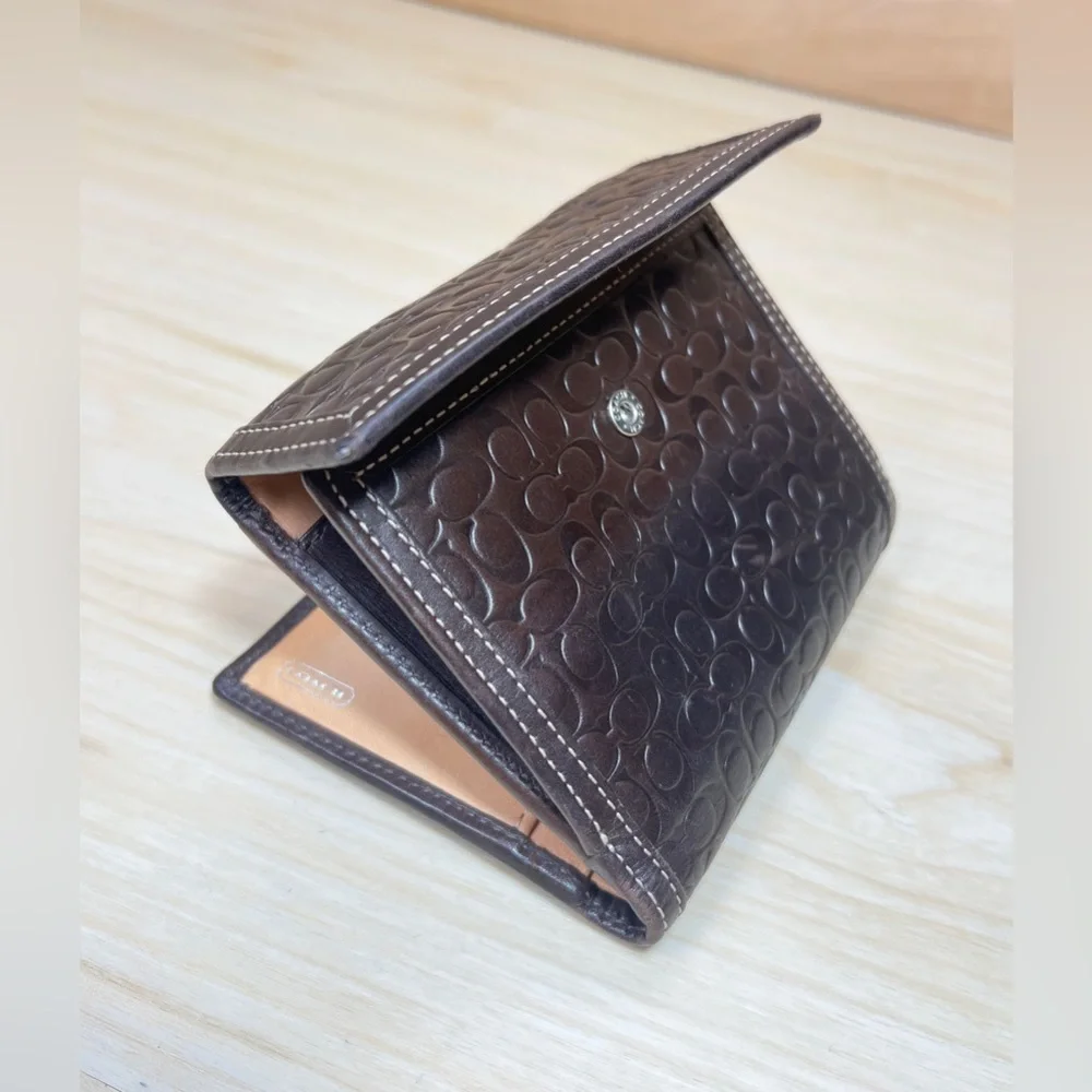 Vintage COACH Coach Brown-Black Embossed Leather Billfold Wallet